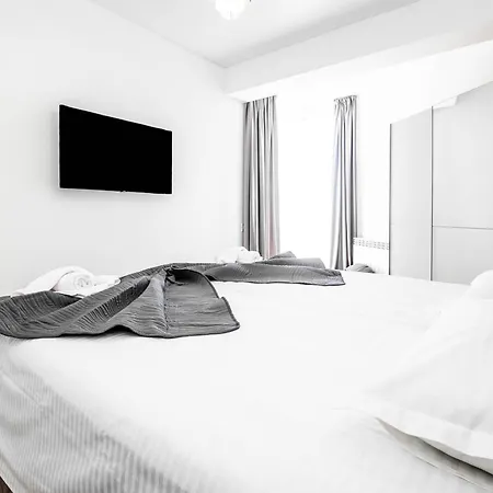 Saphire Meraki And Năvodari